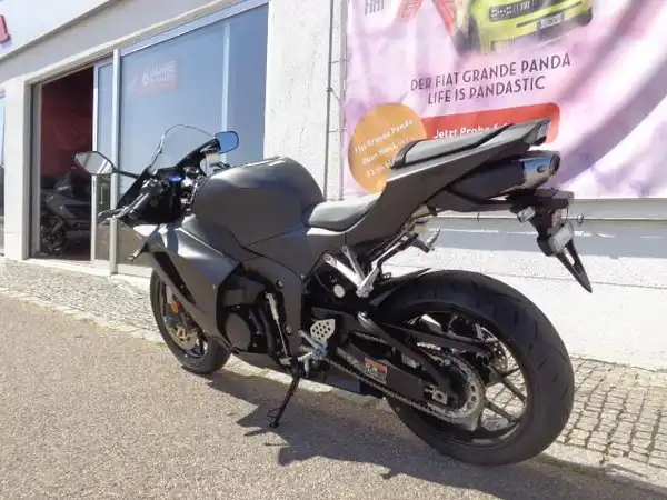 HONDA CBR600RR (3/7)