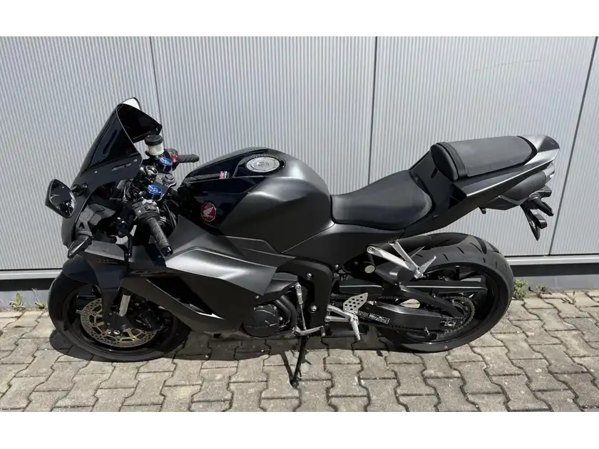 HONDA CBR600RR (1/7)