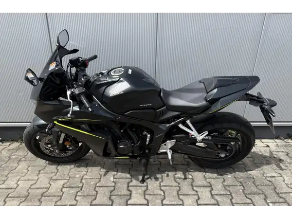 HONDA CBR650R (1/8)