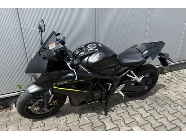HONDA CBR650R (2/8)