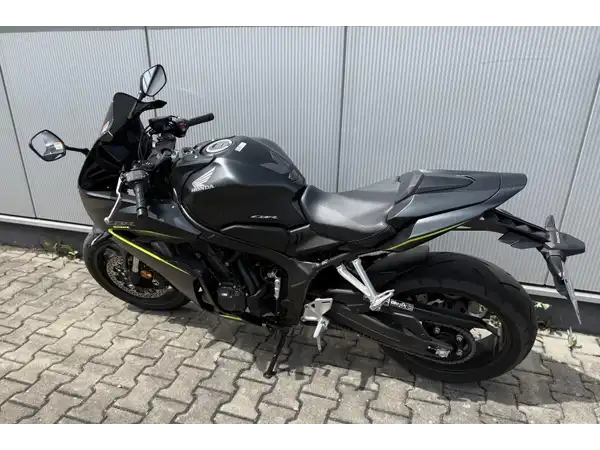 HONDA CBR650R (3/8)