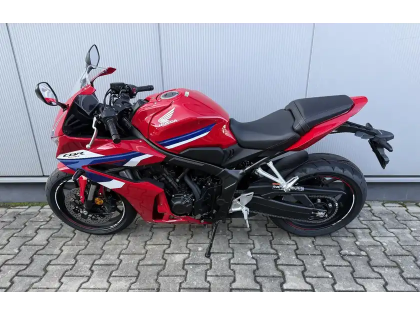 HONDA CBR650R (1/7)