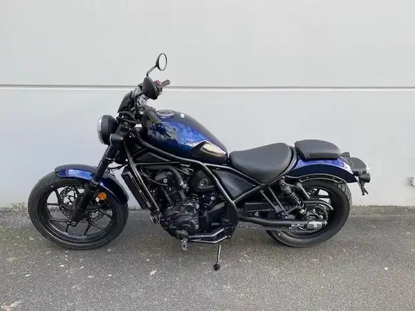 HONDA CMX1100 Rebel (1/6)