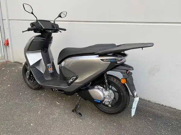 HONDA CUV e (2/6)