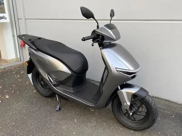 HONDA CUV e (4/6)