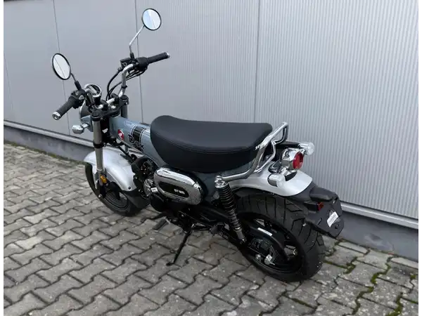 HONDA DAX (3/7)