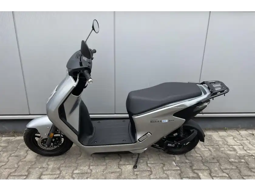 HONDA E (1/7)