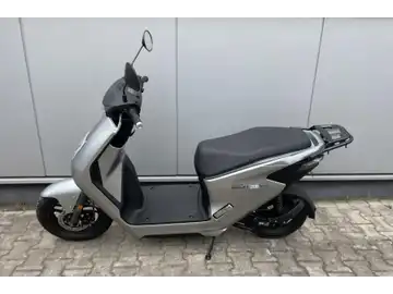 HONDA E (1/7)