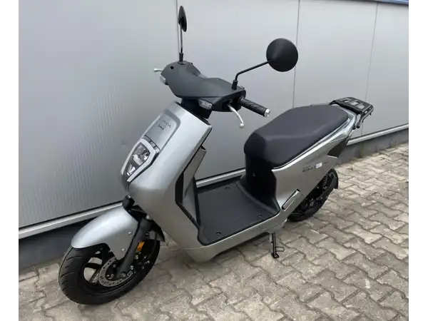 HONDA E (2/7)