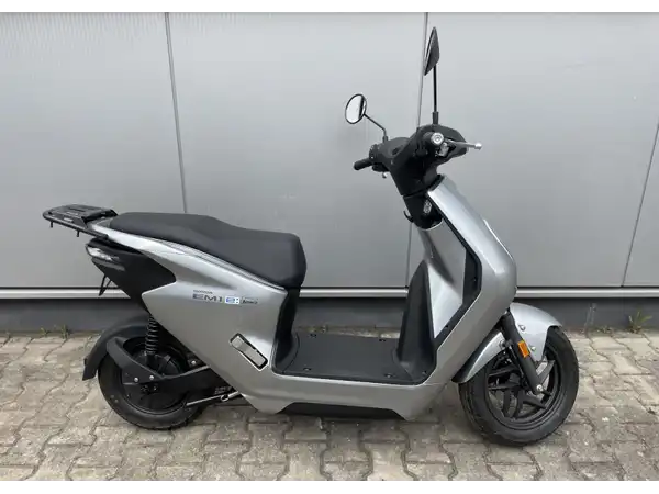 HONDA E (4/7)