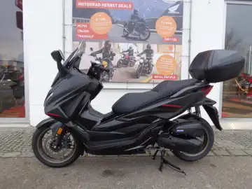 HONDA FORZA 125 (1/7)