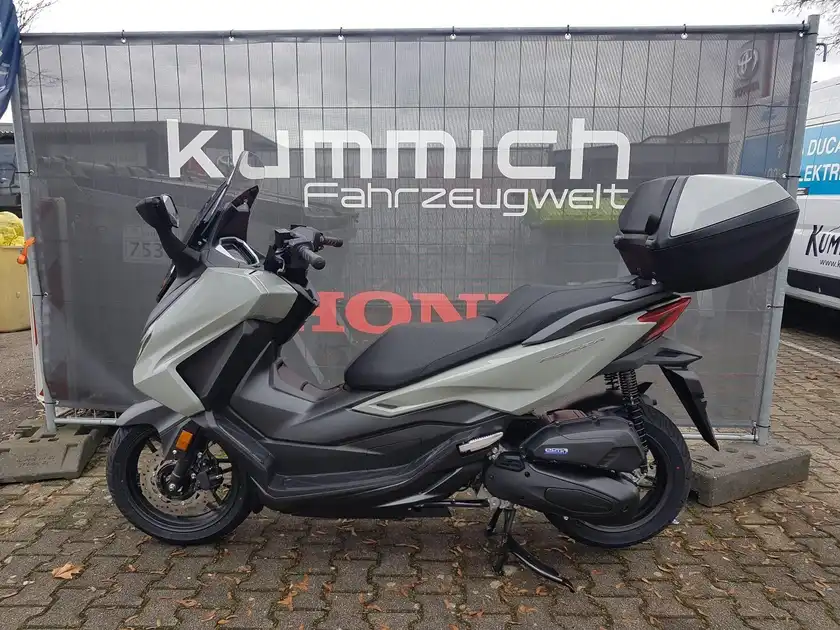 HONDA FORZA 125 (1/8)
