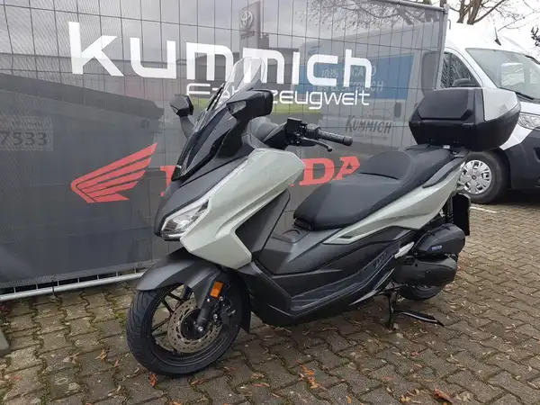 HONDA FORZA 125 (2/8)