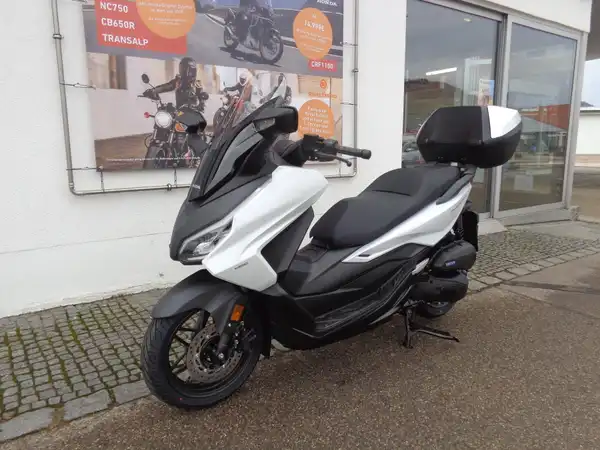 HONDA FORZA 125 (2/7)