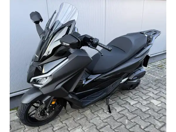 HONDA FORZA 125 (2/7)