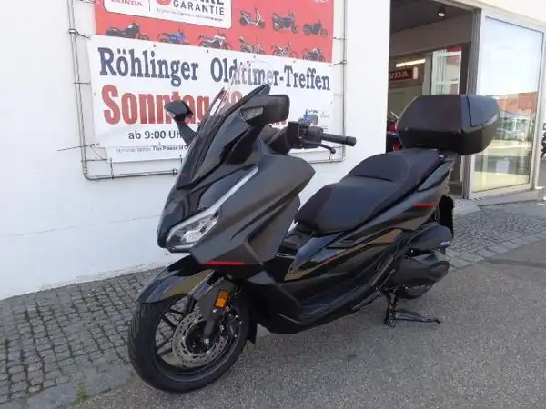 HONDA FORZA 350 (2/7)