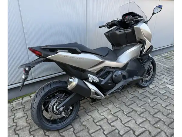 HONDA FORZA 750 (6/7)