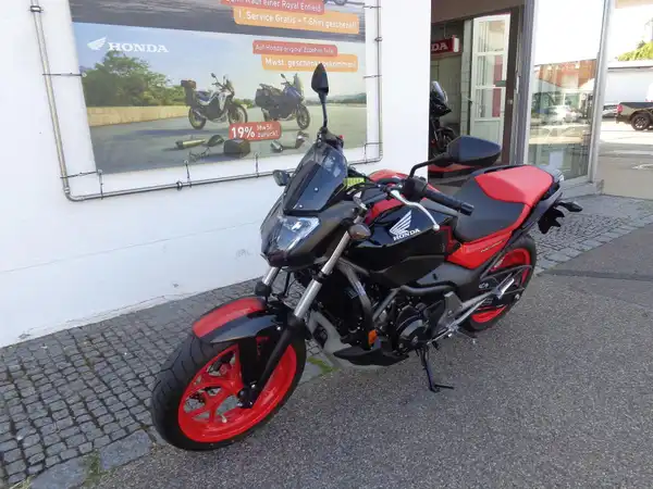 HONDA NC750S (2/7)