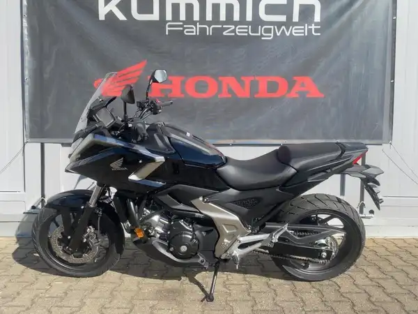 HONDA NC750X (1/7)
