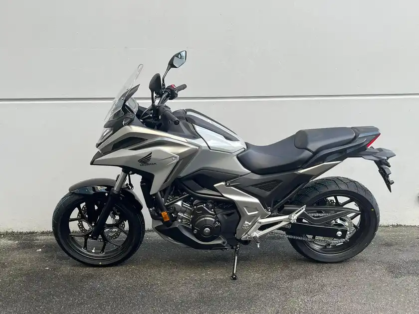 HONDA NC750X (1/4)