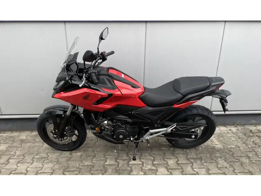 HONDA NC750X (1/7)