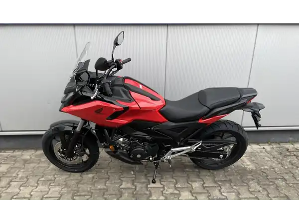 HONDA NC750X (1/7)