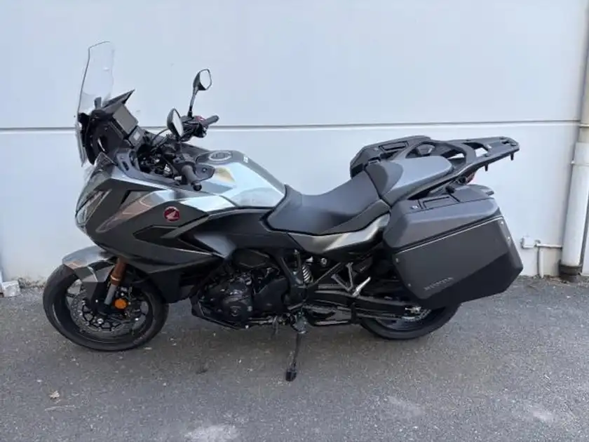 HONDA NT1100 (1/6)