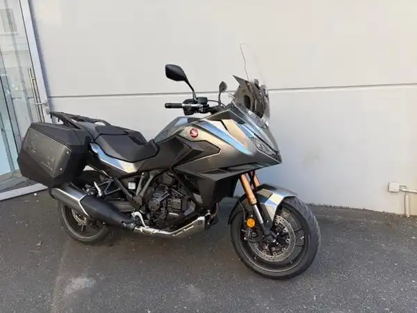 HONDA NT1100 (2/6)