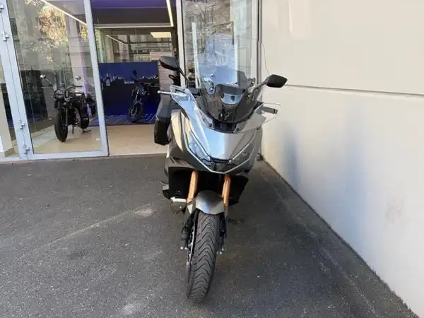 HONDA NT1100 (5/6)