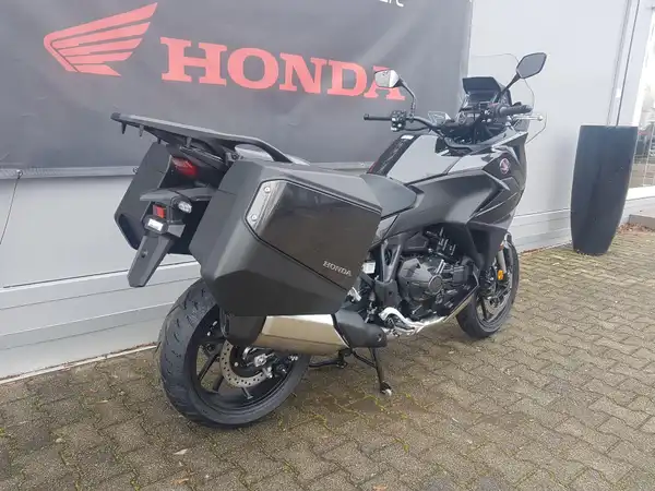 HONDA NT1100 (2/8)