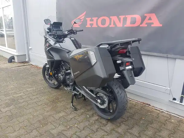 HONDA NT1100 (6/8)