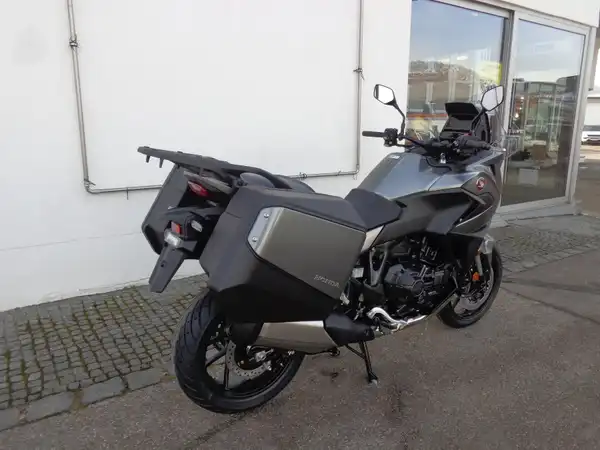 HONDA NT1100 (5/7)