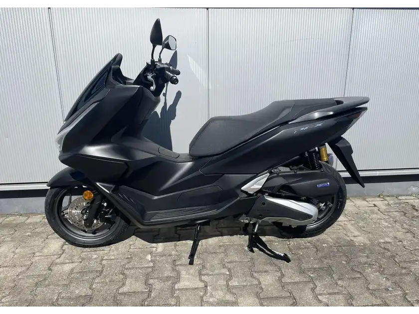 HONDA PCX (1/8)