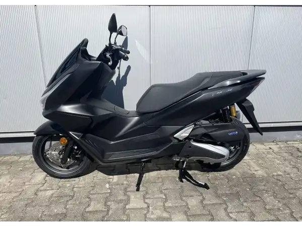 HONDA PCX (1/8)