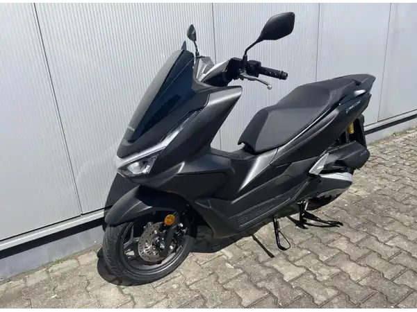HONDA PCX (2/8)