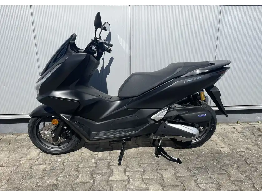 HONDA PCX (1/8)