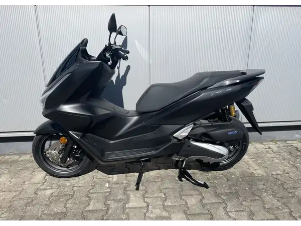 HONDA PCX (1/8)