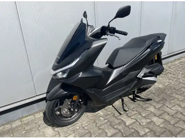 HONDA PCX (2/8)