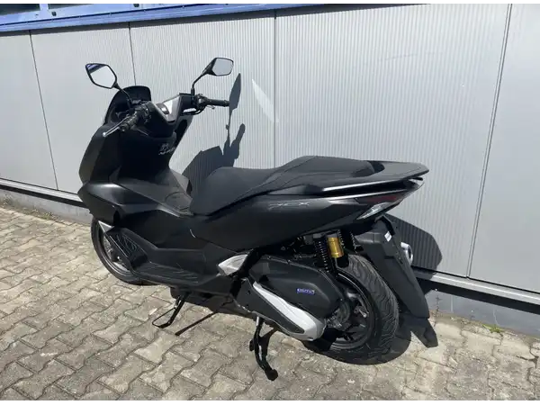 HONDA PCX (3/8)