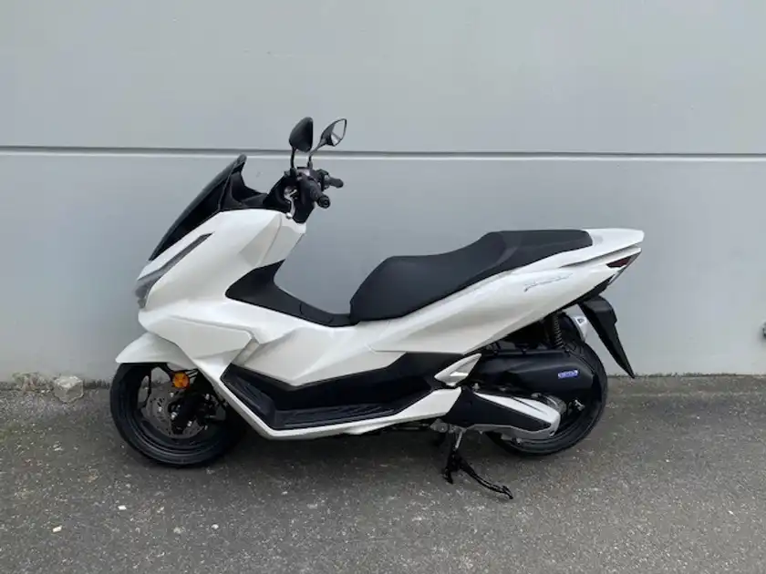 HONDA PCX (1/6)