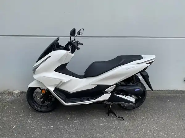 HONDA PCX (1/6)