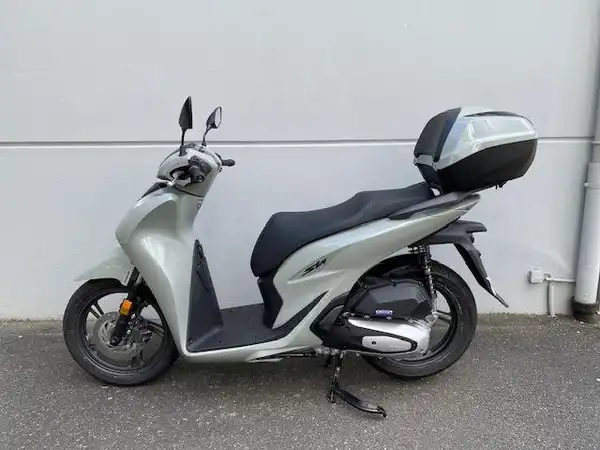 HONDA SH125i (1/5)