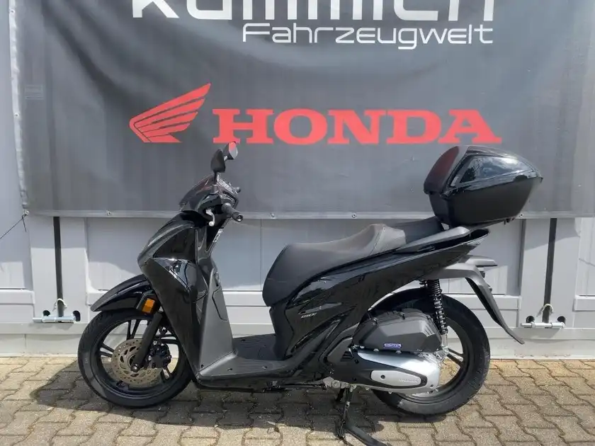 HONDA SH150i (1/6)