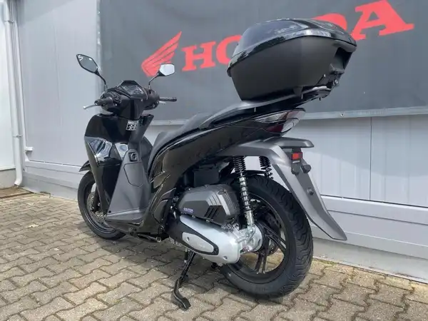 HONDA SH150i (3/6)