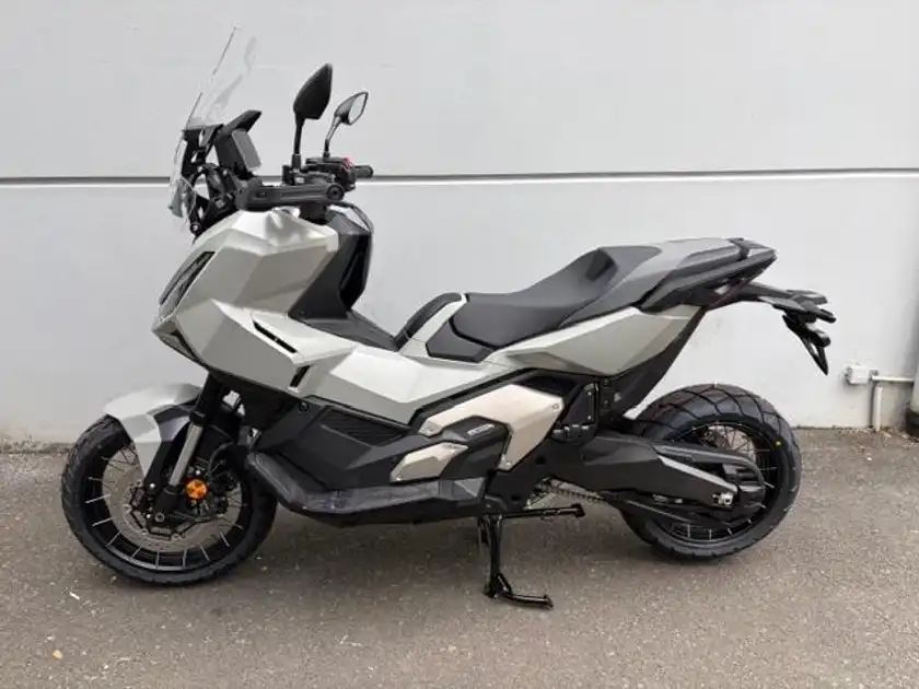 HONDA X-ADV (1/7)