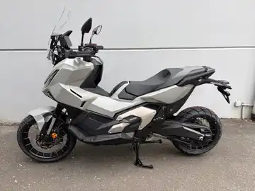 HONDA X-ADV (1/7)