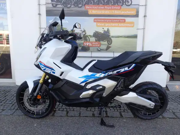 HONDA X-ADV (1/8)
