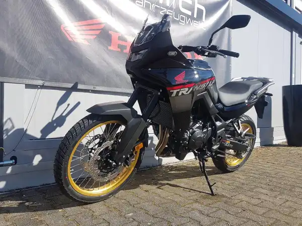 HONDA XL750 (2/7)