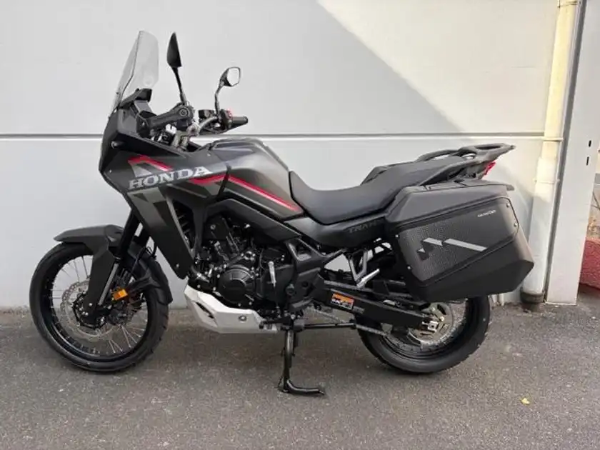 HONDA XL 750 TRANSALP (1/6)