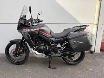HONDA XL 750 TRANSALP (1/6)